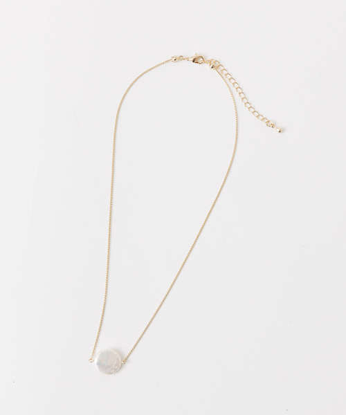 abahouse mavie（アバハウスマヴィ）の「淡水パールモチーフネックレス（ネックレス・レディース・ゴールド・フリー）」の2枚目の写真