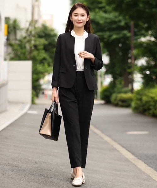 a.v.v(アーヴェヴェ)の「【接触冷感/セットアップ対応】ハイストレッチキーネックライトジャケット(テーラードジャケット・レディース・ライトグレー/ブラック・40/38/36/42/34)」の5枚目の写真