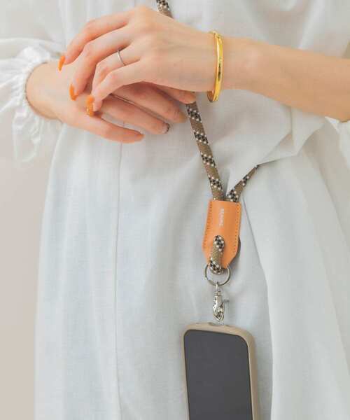 RODE SKO（ロデスコ）の「BEAU’RE　モバイルコードストラップ（スマホケース/カバー・レディース・ブラック/モカ/カーキ/ネイビー/オレンジ・ONE）」の10枚目の写真