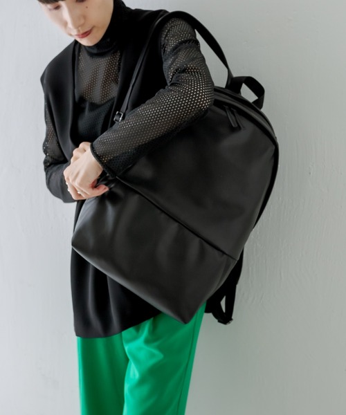 ear PAPILLONNER（イアパピヨネ）の「トップ＆サイドポケットリュック