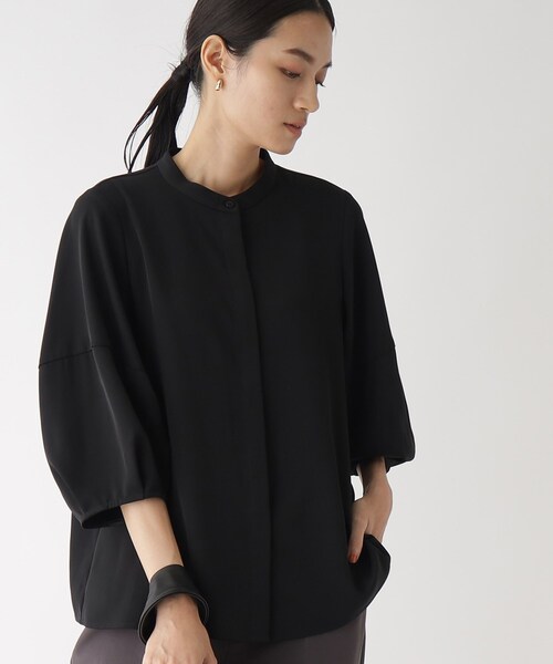 OPAQUE.CLIP(オペークドットクリップ)の「◆ジオメトリックプリント バンドカラーブラウス【WEB限定サイズ】(シャツ/ブラウス・レディース・イエロー/ホワイト系その他/ブラック/ネイビー系・42/36/38/40)」の3枚目の写真