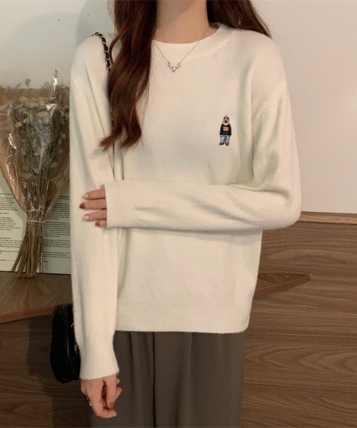 Vipoa（ヴィポア）の「ベアワンポイントセーター（ニット/セーター・レディース・パープル/ブラウン/ピンク/アイボリー/ブラック・FREE）」の6枚目の写真