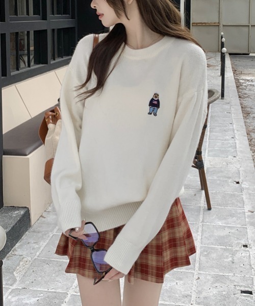 Vipoa（ヴィポア）の「ベアワンポイントセーター（ニット/セーター・レディース・パープル/ブラウン/ピンク/アイボリー/ブラック・FREE）」の15枚目の写真