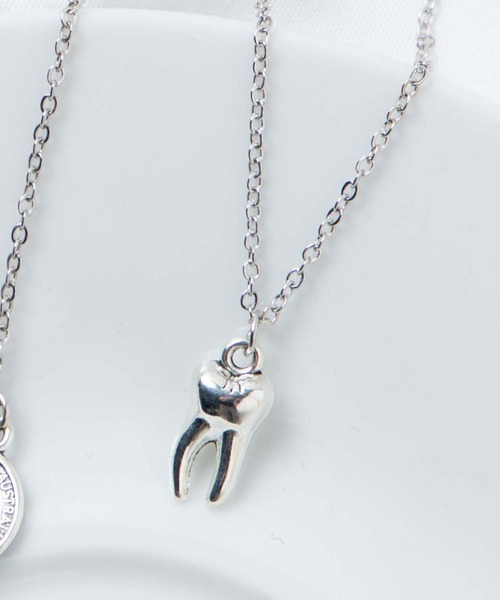 WEGO（ウィゴー）の「WEGO/プチペン (ネックレス)（ネックレス・レディース・その他4/その他2/その他3/その他1/その他5/その他8/その他6/その他10/その他11/その他7/その他9/その他13/その他12/その他19/その他15/その他16/その他18/その他14/その他17/その他22/その他20/その他21/その他23/その他24/その他25/その他26/その他27/その他28/その他29/その他30/その他32/その他31/その他34/その他33/その他35/A/B/G/F/E/D/C/H/J/K/I/M/N/O/L/P/R/S/T/U/V/W/Q/シルバー系その他6/Y/シルバー/シルバー系その他2/シルバー系その他4/その他/シルバー系その他/Z/シルバー系その他3/シルバー系その他5/X/シルバー系その他7・FREE）」の12枚目の写真