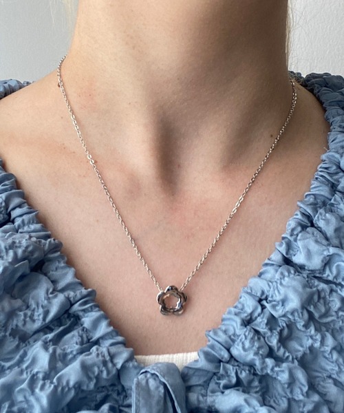 WEGO（ウィゴー）の「WEGO/プチペン (ネックレス)（ネックレス・レディース・その他4/その他2/その他3/その他1/その他5/その他8/その他6/その他10/その他11/その他7/その他9/その他13/その他12/その他19/その他15/その他16/その他18/その他14/その他17/その他22/その他20/その他21/その他23/その他24/その他25/その他26/その他27/その他28/その他29/その他30/その他32/その他31/その他34/その他33/その他35/A/B/G/F/E/D/C/H/J/K/I/M/N/O/L/P/R/S/T/U/V/W/Q/シルバー系その他6/Y/シルバー/シルバー系その他2/シルバー系その他4/その他/シルバー系その他/Z/シルバー系その他3/シルバー系その他5/X/シルバー系その他7・FREE）」の15枚目の写真