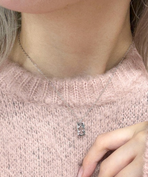 WEGO（ウィゴー）の「WEGO/プチペン (ネックレス)（ネックレス・レディース・その他4/その他2/その他3/その他1/その他5/その他8/その他6/その他10/その他11/その他7/その他9/その他13/その他12/その他19/その他15/その他16/その他18/その他14/その他17/その他22/その他20/その他21/その他23/その他24/その他25/その他26/その他27/その他28/その他29/その他30/その他32/その他31/その他34/その他33/その他35/A/B/G/F/E/D/C/H/J/K/I/M/N/O/L/P/R/S/T/U/V/W/Q/シルバー系その他6/Y/シルバー/シルバー系その他2/シルバー系その他4/その他/シルバー系その他/Z/シルバー系その他3/シルバー系その他5/X/シルバー系その他7・FREE）」の2枚目の写真