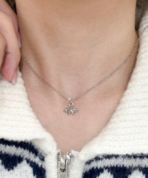 WEGO（ウィゴー）の「WEGO/プチペン (ネックレス)（ネックレス・レディース・その他4/その他2/その他3/その他1/その他5/その他8/その他6/その他10/その他11/その他7/その他9/その他13/その他12/その他19/その他15/その他16/その他18/その他14/その他17/その他22/その他20/その他21/その他23/その他24/その他25/その他26/その他27/その他28/その他29/その他30/その他32/その他31/その他34/その他33/その他35/A/B/G/F/E/D/C/H/J/K/I/M/N/O/L/P/R/S/T/U/V/W/Q/シルバー系その他6/Y/シルバー/シルバー系その他2/シルバー系その他4/その他/シルバー系その他/Z/シルバー系その他3/シルバー系その他5/X/シルバー系その他7・FREE）」の4枚目の写真