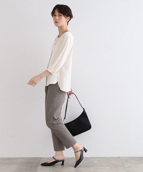 INDIVI(インディヴィ)の「◆【洗える】パイピングラインブラウス(シャツ/ブラウス・レディース・ダークグレー/アイボリー・19/05/13/15 /34/38)」の9枚目の写真