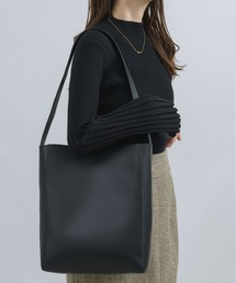 NEUNA | 【290g！超軽量で持ちやすくパソコン・A4ファイルもすっぽり入る！】ソフトレザーステッチバッグ(ショルダーバッグ)