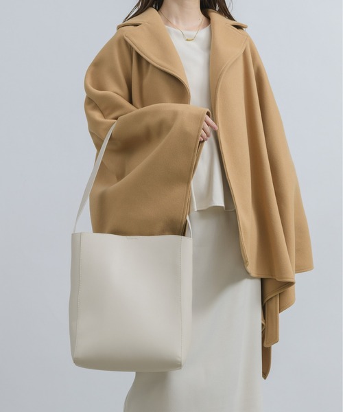 NEUNA（ヌナ）の「【290g！超軽量で持ちやすくパソコン・A4ファイルもすっぽり入る！】ソフトレザーステッチバッグ（ショルダーバッグ・レディース・ホワイト系2/ブラック系2/ブラック系1/ホワイト系1・FREE）」の13枚目の写真