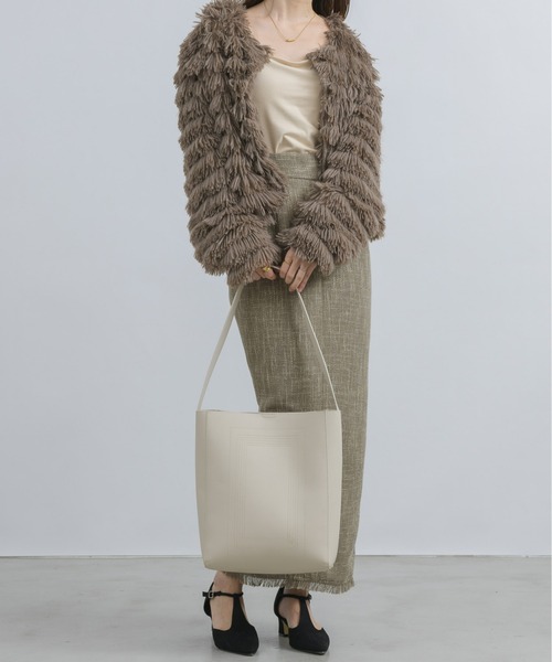 NEUNA（ヌナ）の「【290g！超軽量で持ちやすくパソコン・A4ファイルもすっぽり入る！】ソフトレザーステッチバッグ（ショルダーバッグ・レディース・ホワイト系2/ブラック系2/ブラック系1/ホワイト系1・FREE）」の11枚目の写真