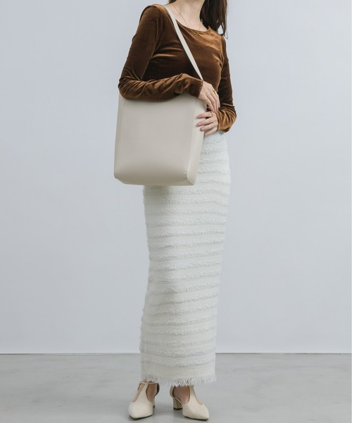 NEUNA（ヌナ）の「【290g！超軽量で持ちやすくパソコン・A4ファイルもすっぽり入る！】ソフトレザーステッチバッグ（ショルダーバッグ・レディース・ホワイト系2/ブラック系2/ブラック系1/ホワイト系1・FREE）」の19枚目の写真