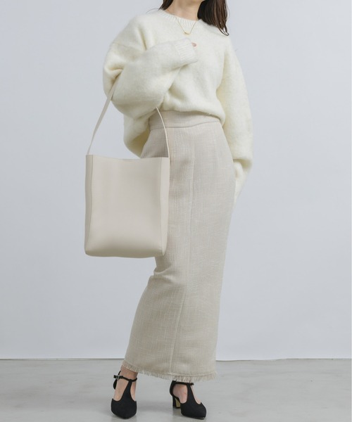 NEUNA（ヌナ）の「【290g！超軽量で持ちやすくパソコン・A4ファイルもすっぽり入る！】ソフトレザーステッチバッグ（ショルダーバッグ・レディース・ホワイト系2/ブラック系2/ブラック系1/ホワイト系1・FREE）」の17枚目の写真