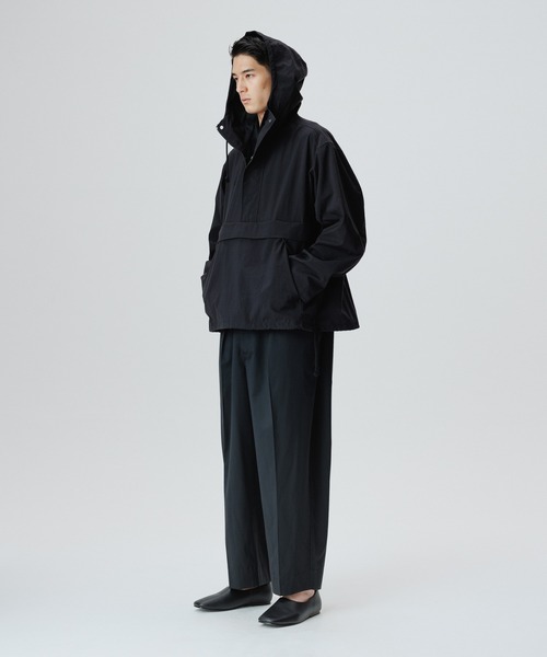 ADAM ET ROPE'（アダムエロペ）の「【小松マテーレ】ナイロンオックス オニベジ オーバーサイズ アノラックパーカー / パッカブル（マウンテンパーカー・メンズ・ブラック/オフホワイト・L/M）」の6枚目の写真