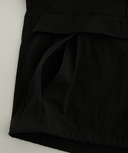 ADAM ET ROPE'（アダムエロペ）の「【小松マテーレ】ナイロンオックス オニベジ オーバーサイズ アノラックパーカー / パッカブル（マウンテンパーカー・メンズ・ブラック/オフホワイト・L/M）」の14枚目の写真