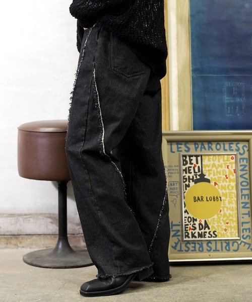 G.O.C(ジーオーシー)の「フリンジ カッティング ワイド ストレート デニム(デニムパンツ・メンズ・ブルー/インディゴブルー/ブラック/ブルー系その他/ブラック系その他・LARGE/MEDIUM)」の6枚目の写真