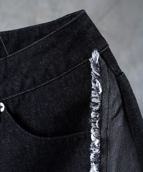 G.O.C(ジーオーシー)の「フリンジ カッティング ワイド ストレート デニム(デニムパンツ・メンズ・ブルー/インディゴブルー/ブラック/ブルー系その他/ブラック系その他・LARGE/MEDIUM)」の20枚目の写真