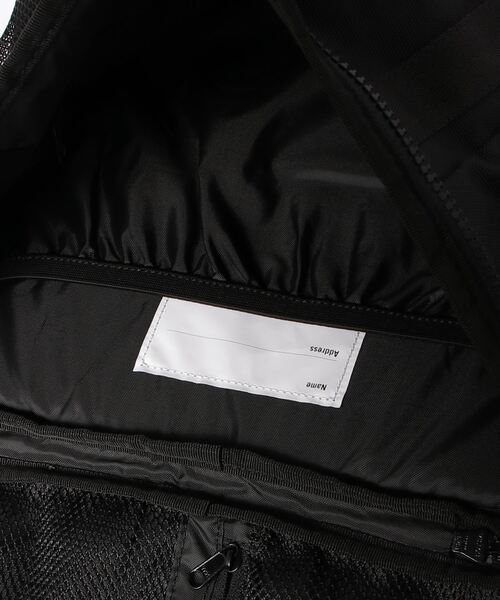 NEW ERA（ニューエラ）の「NEW ERA/ニューエラ キッズ デイパック Youth ボックスパック 15L ブラック × ホワイト 13517612（バックパック/リュック・キッズ・ブラック・22cm）」の4枚目の写真