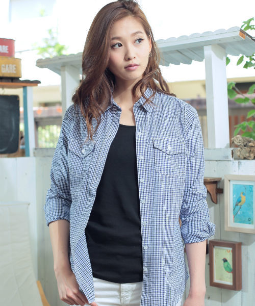 AZUL by moussy（アズールバイマウジー）の「配色スモールチェックWポケ長袖T/Bシャツ（シャツ/ブラウス・レディース・レッド系その他/ダークネイビー・MEDIUM/SMALL/LARGE）」の2枚目の写真