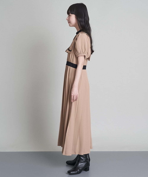 A de a.v.v（アードアー・ヴェ・ヴェ）の「配色バインダーセーラーカラープリーツワンピ（ワンピース・レディース・ベージュ/ブラック・38/36）」の13枚目の写真