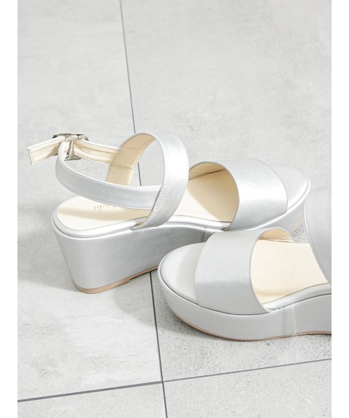 Te chichi（テチチ）の「厚底サンダル（ドレスシューズ・レディース・シルバー/カーキ/ゴールド・37/38）」の2枚目の写真