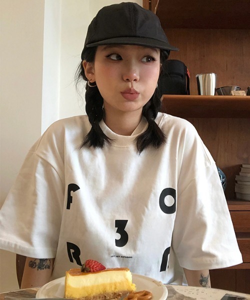 Vipoa(ヴィポア)の「City design logo T-shirt(Tシャツ/カットソー・レディース・ホワイト・FREE)」の1枚目の写真