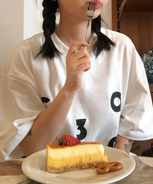 Vipoa(ヴィポア)の「City design logo T-shirt(Tシャツ/カットソー・レディース・ホワイト・FREE)」の4枚目の写真