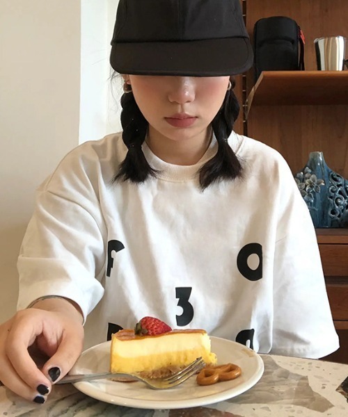 Vipoa(ヴィポア)の「City design logo T-shirt(Tシャツ/カットソー・レディース・ホワイト・FREE)」の2枚目の写真