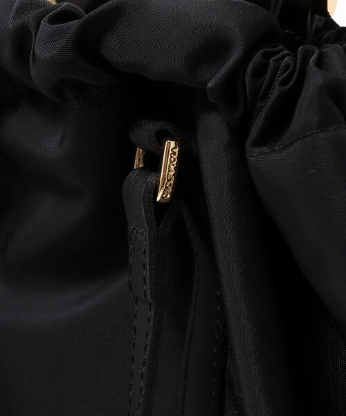 VIOLAd'ORO（ヴィオラドーロ）の「【VIOLAｄ’ORO/ ヴィオラドーロ】◇【WEB限定】バンブーハンドル3WAYナイロン巾着バッグ（ショルダーバッグ・レディース・ブラック・FREE）」の9枚目の写真