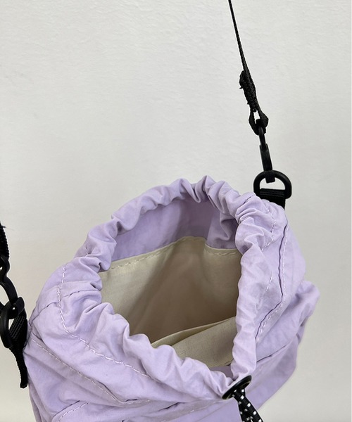 LA VORAGINE(ラ ヴォラジネ)の「巾着型多ポケットミニショルダーバッグ(ショルダーバッグ・レディース・パープル/グリーン/ピンク/アイボリー/ブラック/ライトブルー/ベージュ・FREE)」の14枚目の写真