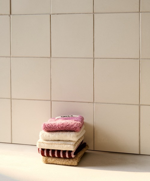TEKLA(テクラ)の「Terry Towel - Solid - 30x30(ハンカチ/ハンドタオル・レディース・ラベンダー/ダークグリーン/ブラウン/チャコールグレー/クリアブルー/ライトグレー/アイボリー/ミント/ホワイト/ブラック/ピンク/ライトブラウン/ネイビー/ライトピンク/グリーン/ブラウン系その他・30)」の18枚目の写真