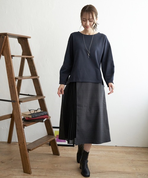 ikka(イッカ)の「リップル袖切り替え長袖プルオーバー(Tシャツ/カットソー・レディース・オフホワイト/ブラック/ネイビー/グレー・M/S/L)」の11枚目の写真