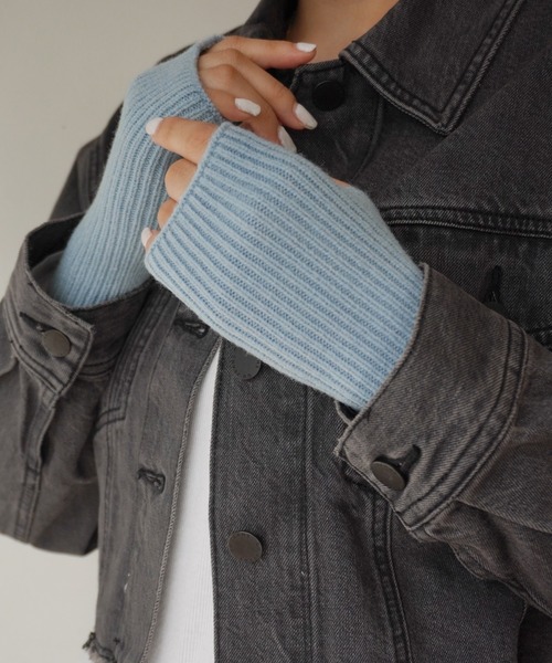 Port（ポート）の「リブ ニット ショート アームウォーマー #（アームカバー・レディース・グリーン/イエロー/グレー/ベージュ/ブルー/アイボリー/ブラック/ライトブルー/ブラック系その他・FREE）」の7枚目の写真