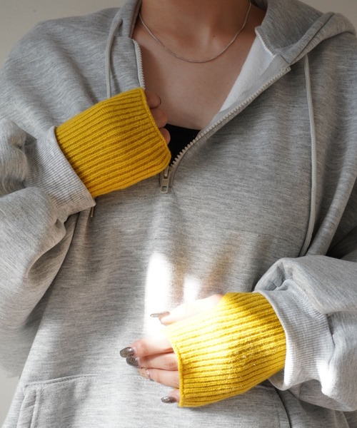 Port（ポート）の「リブ ニット ショート アームウォーマー #（アームカバー・レディース・グリーン/イエロー/グレー/ベージュ/ブルー/アイボリー/ブラック/ライトブルー/ブラック系その他・FREE）」の22枚目の写真