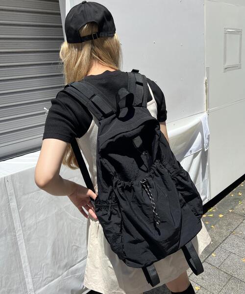 WC（ダブル シー）の「ナイロンバックパック（バックパック/リュック・レディース・ベージュ/ブラック・FREE）」の2枚目の写真