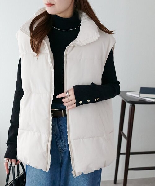 DISCOAT（ディスコート）の「【リバイバル/WEB限定】スタンドカラーフェイクダウンベスト（ベスト・レディース・アイボリー/ブラック/ライトベージュ・FREE）」の4枚目の写真