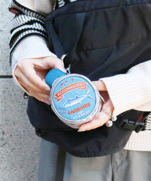 ACCOMMODE（アコモデ）の「サークルサーディン缶チャームポーチ（ポーチ・レディース・イエロー/ブルー/ピンク・FREE）」の2枚目の写真
