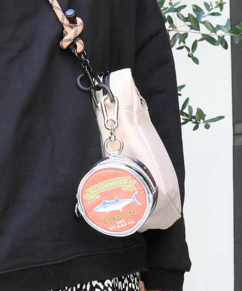 ACCOMMODE（アコモデ）の「サークルサーディン缶チャームポーチ（ポーチ・レディース・イエロー/ブルー/ピンク・FREE）」の5枚目の写真