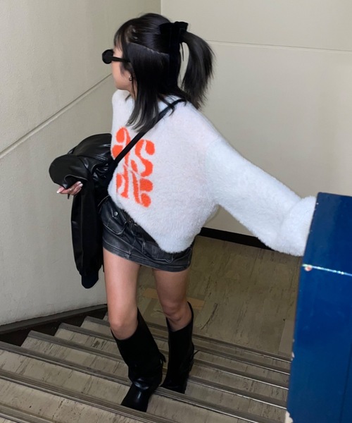 SHAGGIE（シャギー）の「フェザーヤーンソフトタッチ袖ボリュームニット（ニット/セーター・レディース・グレー/チャコールグレー/ナチュラル・FREE）」の5枚目の写真