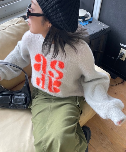 SHAGGIE（シャギー）の「フェザーヤーンソフトタッチ袖ボリュームニット（ニット/セーター・レディース・グレー/チャコールグレー/ナチュラル・FREE）」の8枚目の写真