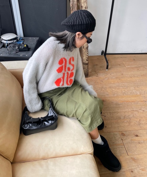 SHAGGIE（シャギー）の「フェザーヤーンソフトタッチ袖ボリュームニット（ニット/セーター・レディース・グレー/チャコールグレー/ナチュラル・FREE）」の9枚目の写真