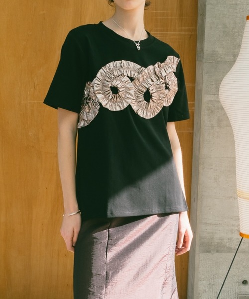 sahara（サハラ）の「Metallic Tape Design Tee（Tシャツ/カットソー・レディース・ブラック×ゴールド/ホワイト×シルバー・FREE）」の2枚目の写真