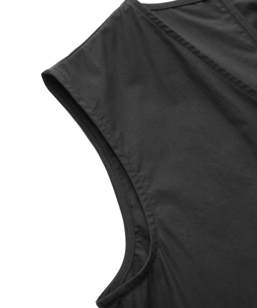 JNBY（ジェーエヌビーワイ）の「Utility V-neck Belted Jacket（ベスト・レディース・ブラック/ホワイト・36/38）」の20枚目の写真