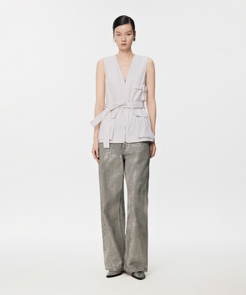 JNBY（ジェーエヌビーワイ）の「Utility V-neck Belted Jacket（ベスト・レディース・ブラック/ホワイト・36/38）」の4枚目の写真