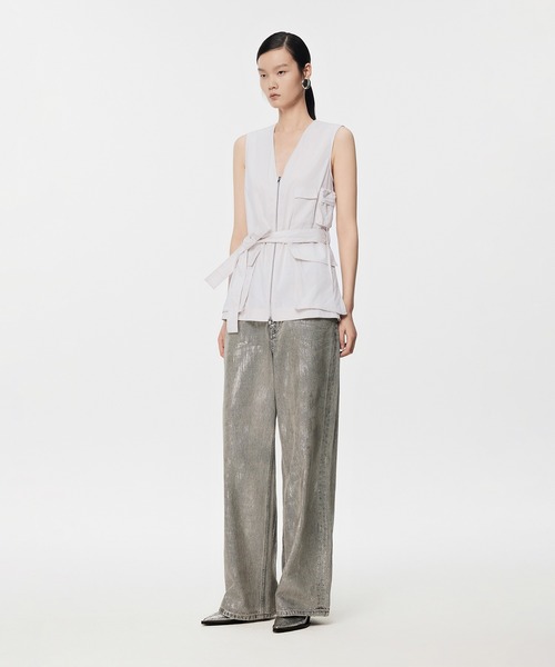 JNBY（ジェーエヌビーワイ）の「Utility V-neck Belted Jacket（ベスト・レディース・ブラック/ホワイト・36/38）」の5枚目の写真