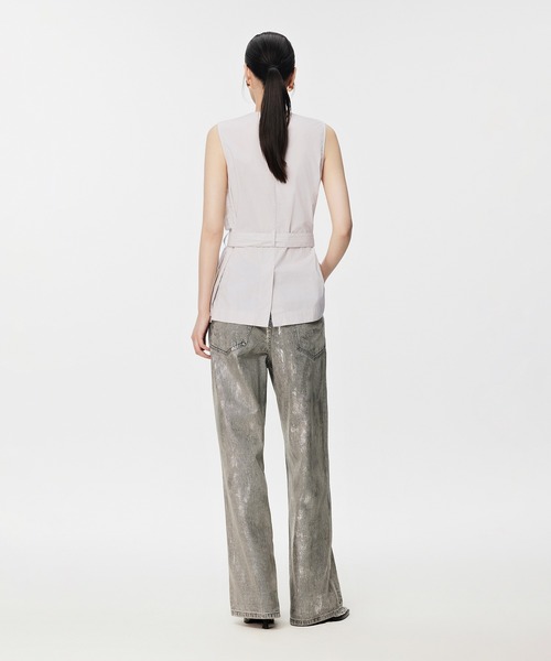 JNBY（ジェーエヌビーワイ）の「Utility V-neck Belted Jacket（ベスト・レディース・ブラック/ホワイト・36/38）」の6枚目の写真