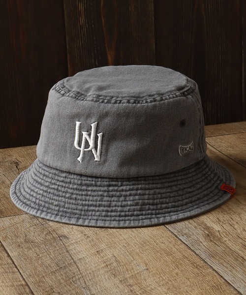 UNIVERSAL OVERALL(ユニバーサルオーバーオール)の「【UNIVERSAL OVERALL/ユニバーサルオーバーオール】UNロゴ刺繍 ピグメントバケットハット(ハット・メンズ・ブラック/ネイビー/チャコール・FREE)」の3枚目の写真