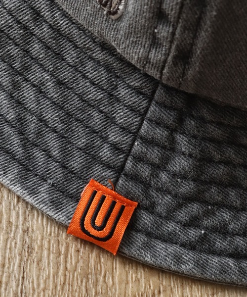UNIVERSAL OVERALL(ユニバーサルオーバーオール)の「【UNIVERSAL OVERALL/ユニバーサルオーバーオール】UNロゴ刺繍 ピグメントバケットハット(ハット・メンズ・ブラック/ネイビー/チャコール・FREE)」の4枚目の写真