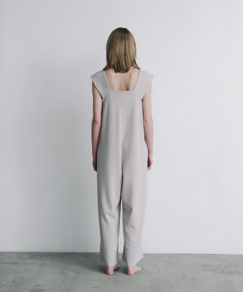 Priv. Spoons Club（プライベートスプーンズクラブ）の「Square neck  