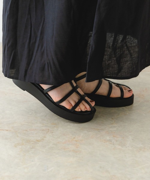 RODE SKO(ロデスコ)の「スリムストラップサンダル(サンダル・レディース・ブラック/シルバー・36/37/38)」の18枚目の写真